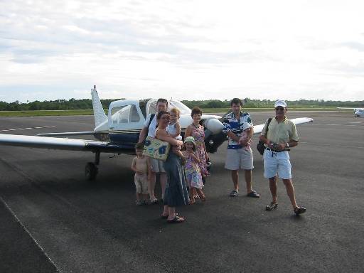 Kerian 71 Papa  fait faire un tour d'avion a toute la famille.